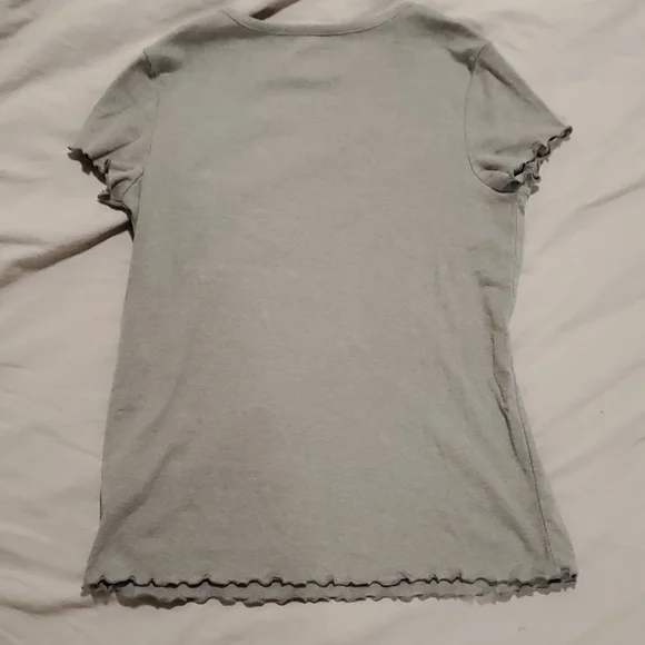 ✨️2FOR10✨️Cute t-shirt - Picture 3 of 3